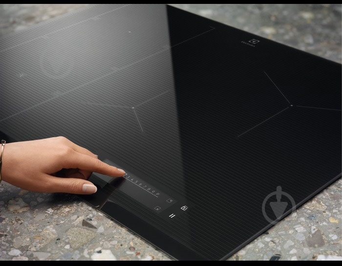 Варильна поверхня індукційна Electrolux EIS7548 - фото 7