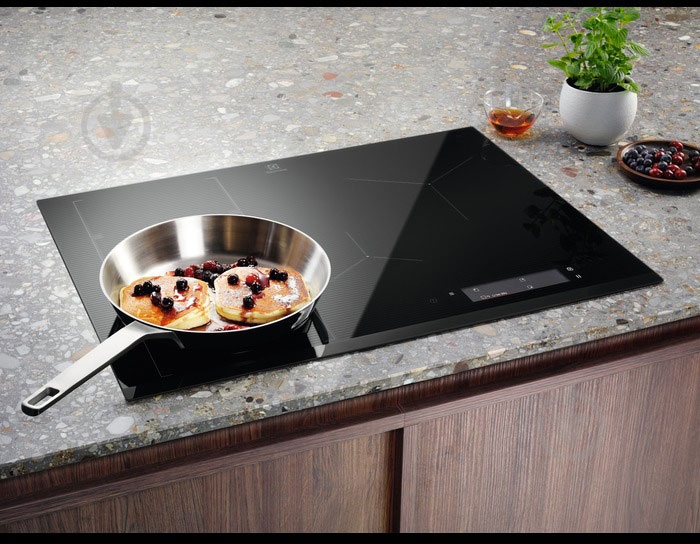 Варильна поверхня індукційна Electrolux EIS7548 - фото 5
