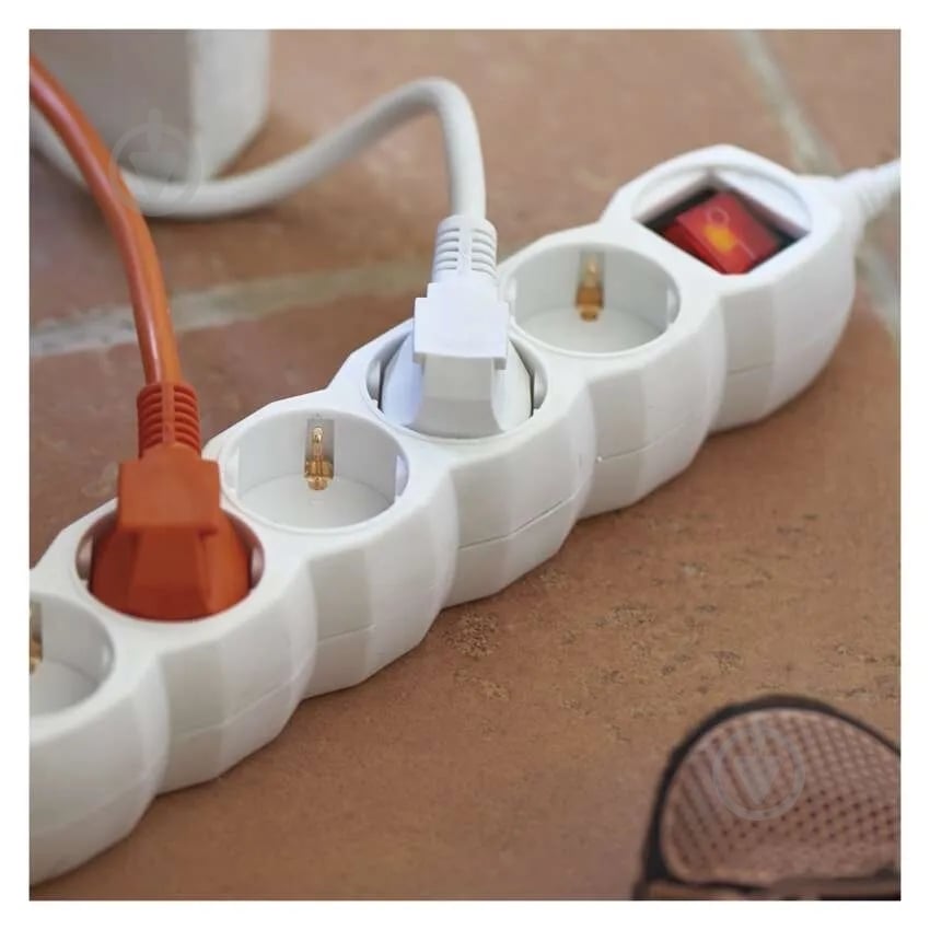 Подовжувач з вимикачем Emos 1 мм² 16A 3680 Вт із заземленням 5 гн. білий 1,4 м P1521 - фото 6 Подовжувач з вимикачем Emos 1 мм² 16A 3680 Вт із заземленням 5 гн. білий 1,4 м P1521 - фото 6