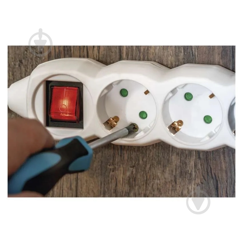 Подовжувач з вимикачем Emos 1 мм² 16A 3680 Вт із заземленням 6 гн. білий 1,4 м P1621 - фото 4 Подовжувач з вимикачем Emos 1 мм² 16A 3680 Вт із заземленням 6 гн. білий 1,4 м P1621 - фото 4