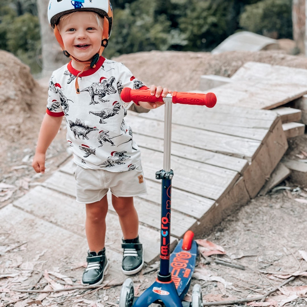 Самокат Micro детский Mini Deluxe LED синий MMD118 - фото 9 Самокат Micro детский Mini Deluxe LED синий MMD118 - фото 9