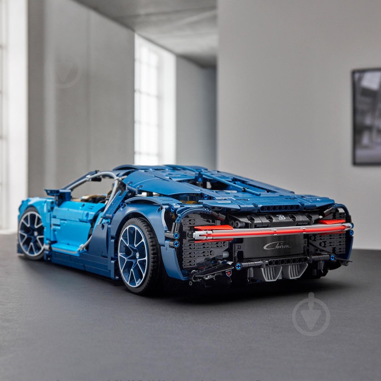 Конструктор LEGO Technic Автомобиль Bugatti Chiron 42083 - фото 8 Конструктор LEGO Technic Автомобиль Bugatti Chiron 42083 - фото 8