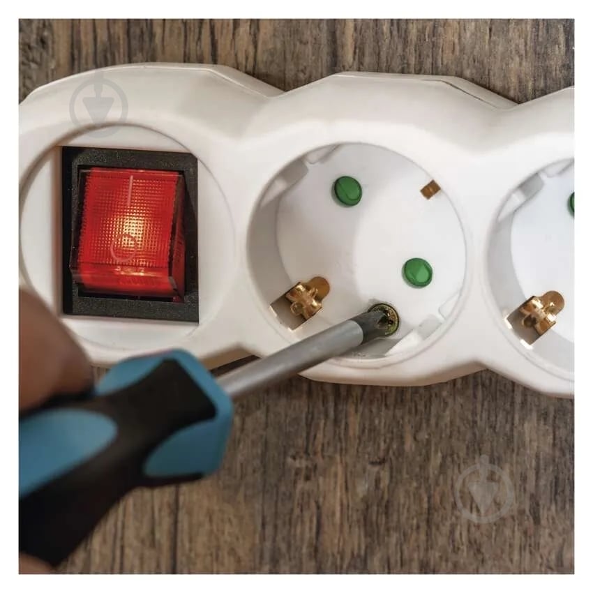 Подовжувач з вимикачем Emos 16A 3680 Вт із заземленням 4 гн. білий 1,5 м P1421R - фото 3 Подовжувач з вимикачем Emos 16A 3680 Вт із заземленням 4 гн. білий 1,5 м P1421R - фото 3