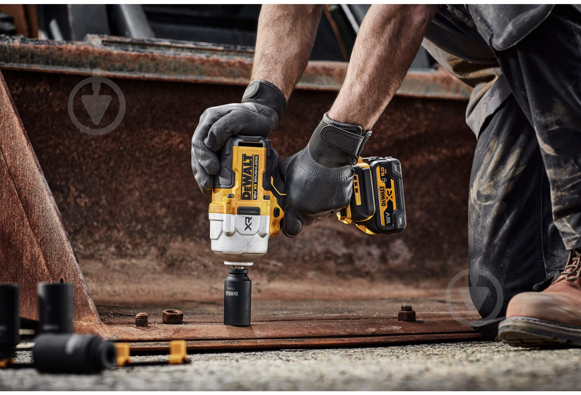 Гайковерт аккумуляторный DeWalt 2372 Нм DCF961N - фото 5