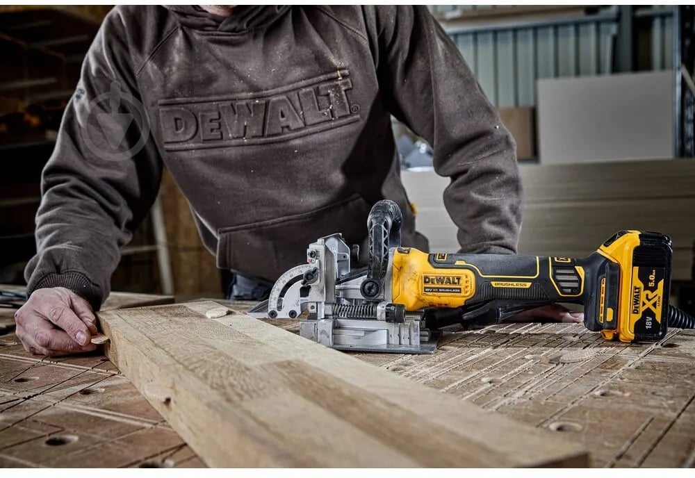Фрезер DeWalt DCW682NT - фото 11