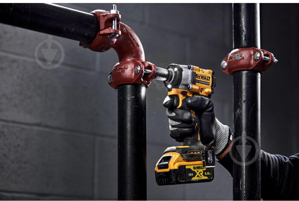 Гайковерт аккумуляторный DeWalt 610 Нм DCF922P2T - фото 4