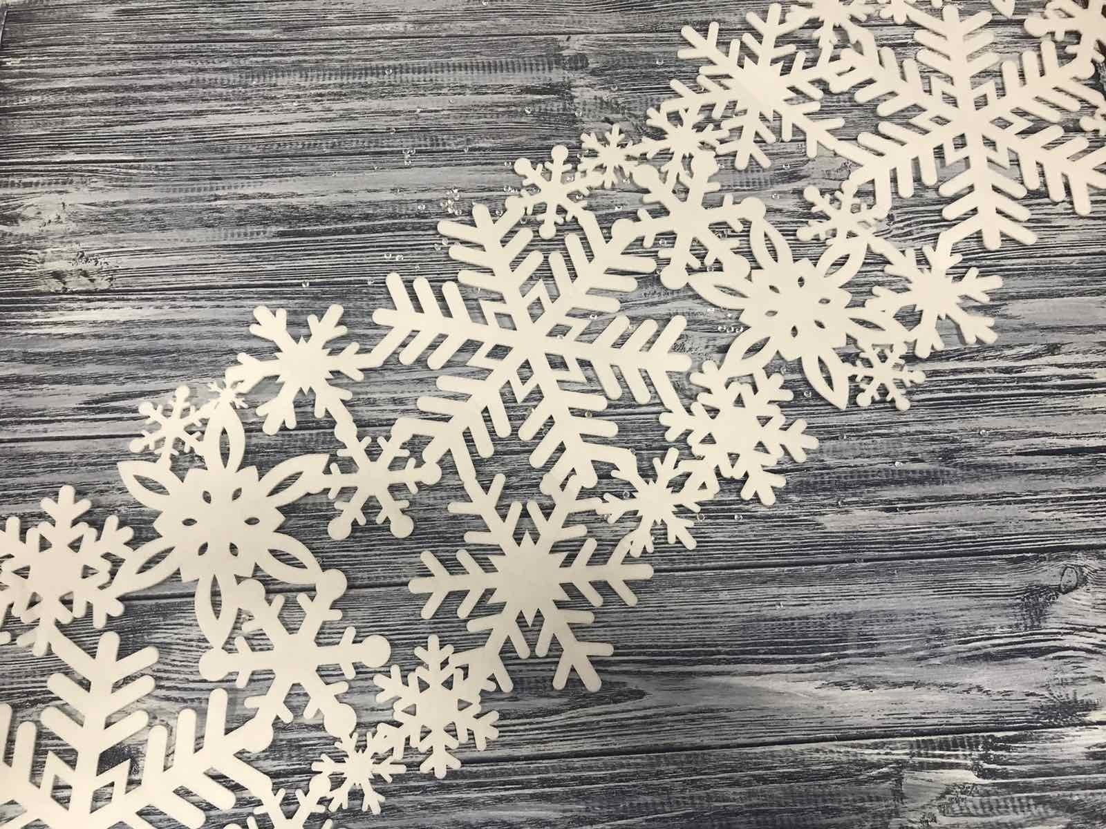 Декорація новорічна Серветка-ранер Сніжинки 92x27 см 125140 - фото 1