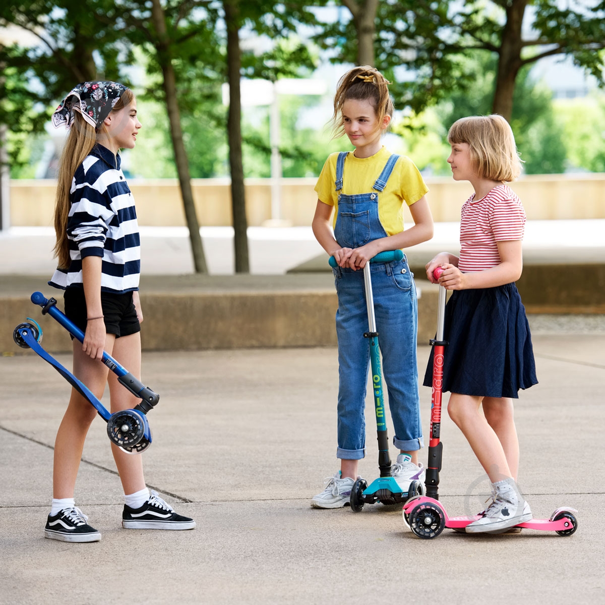 Самокат Micro Maxi Deluxe Foldable LED коралловый MMD093 - фото 7 Самокат Micro Maxi Deluxe Foldable LED коралловый MMD093 - фото 7