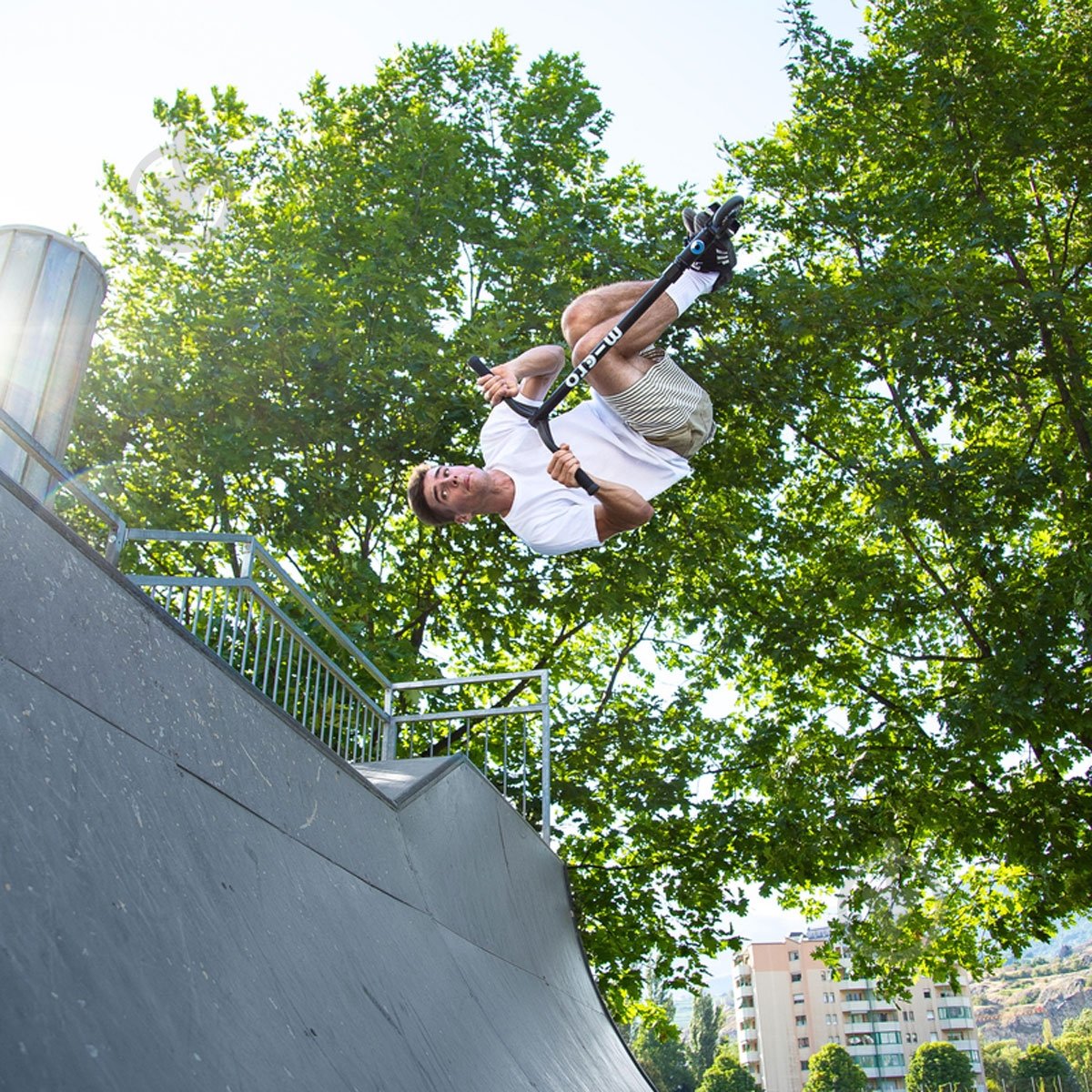 Самокат Micro Ramp чорний чорний SA0190 - фото 7 Самокат Micro Ramp чорний чорний SA0190 - фото 7