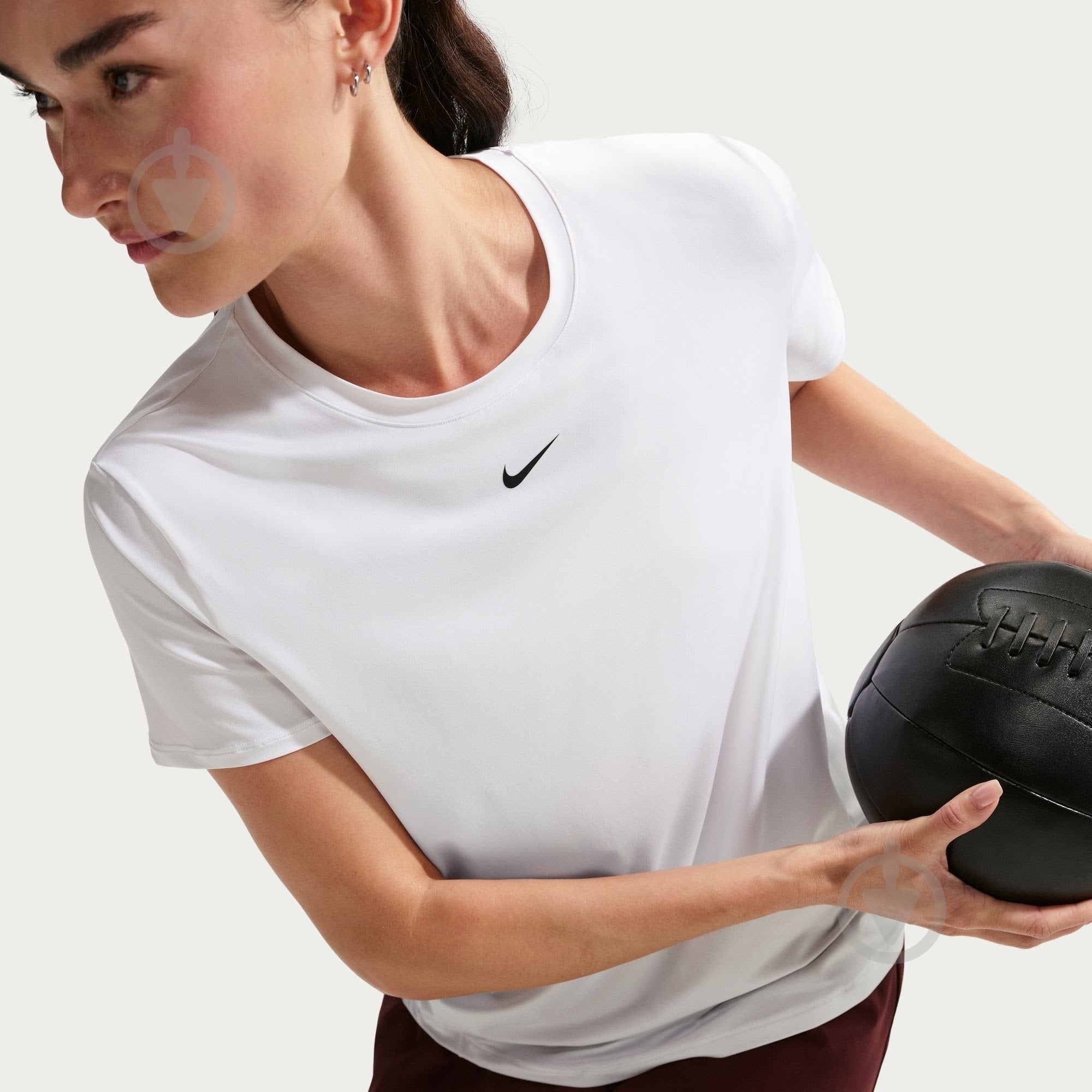 Футболка Nike W NK ONE CLASSIC DF SS TOP FN2798-101 р.S білий - фото 6 Футболка Nike W NK ONE CLASSIC DF SS TOP FN2798-101 р.S білий - фото 6