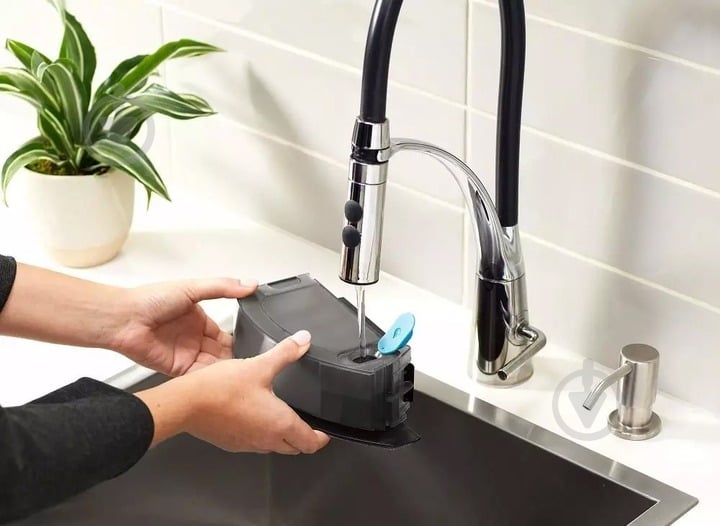 Робот-пылесос моющий iRobot Roomba Combo i5+ i557840 black/grey - фото 7 Робот-пылесос моющий iRobot Roomba Combo i5+ i557840 black/grey - фото 7