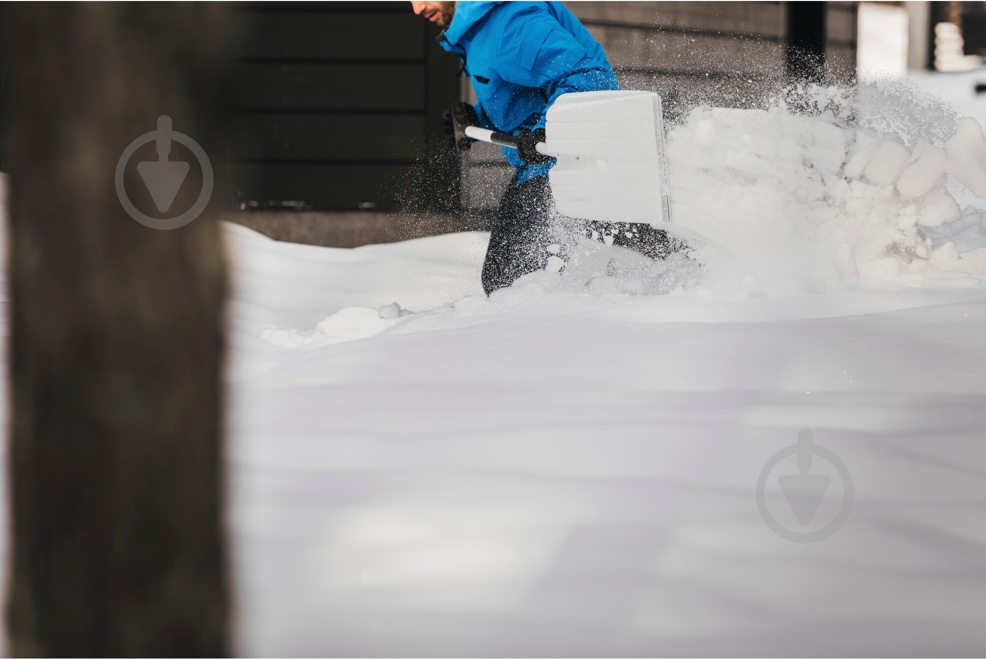 Лопата суцільна Fiskars для снігу White - фото 4