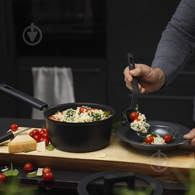 Ковш с крышкой Fiskars Hard Face 1,8 л - фото 10