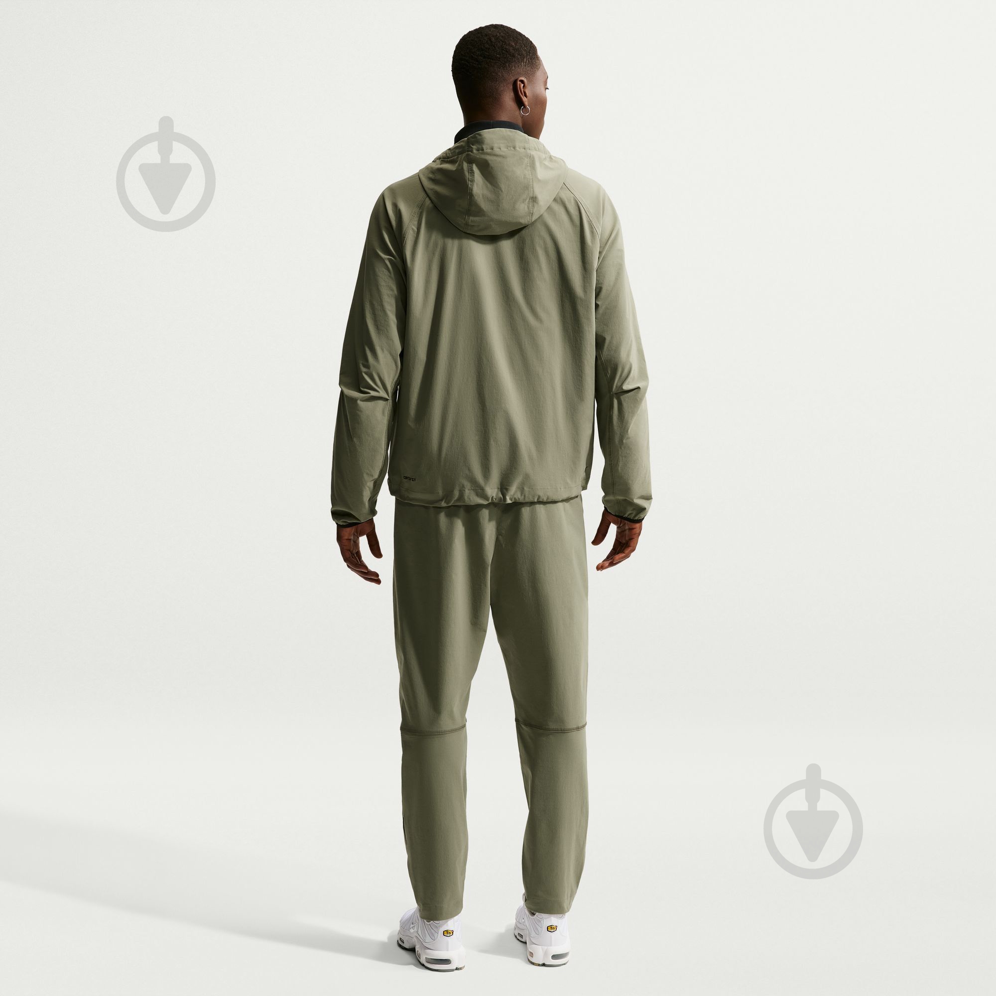 Брюки Nike Nike Tech HM8241-328 р. L хаки - фото 2 Брюки Nike Nike Tech HM8241-328 р. L хаки - фото 2