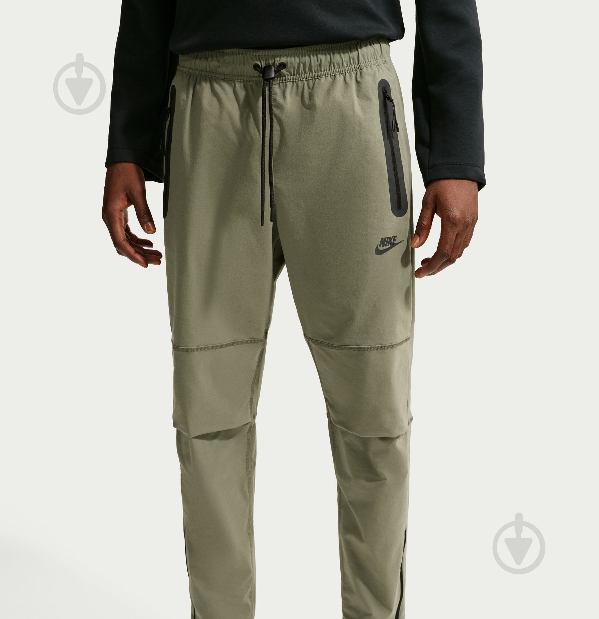 Брюки Nike Nike Tech HM8241-328 р. L хаки - фото 3 Брюки Nike Nike Tech HM8241-328 р. L хаки - фото 3