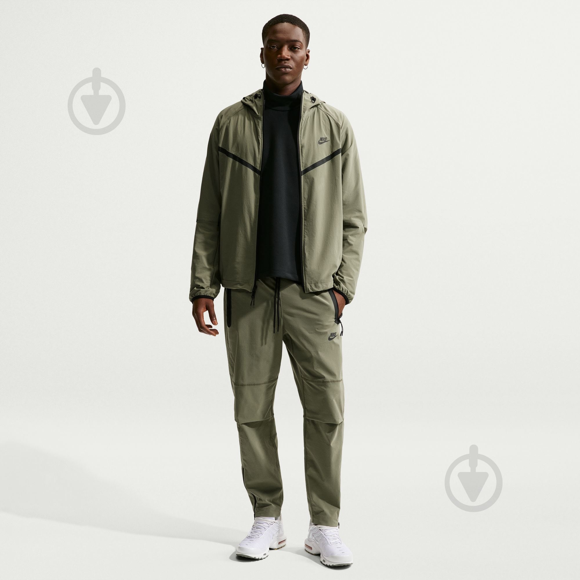 Брюки Nike Nike Tech HM8241-328 р. M хаки - фото 1