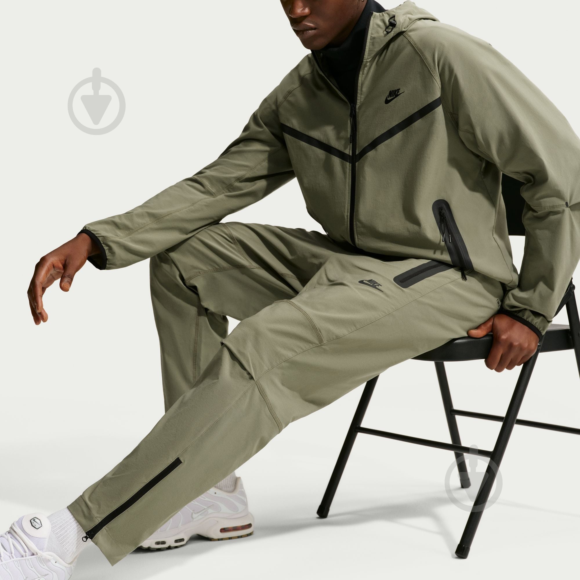 Брюки Nike Nike Tech HM8241-328 р. M хаки - фото 5
