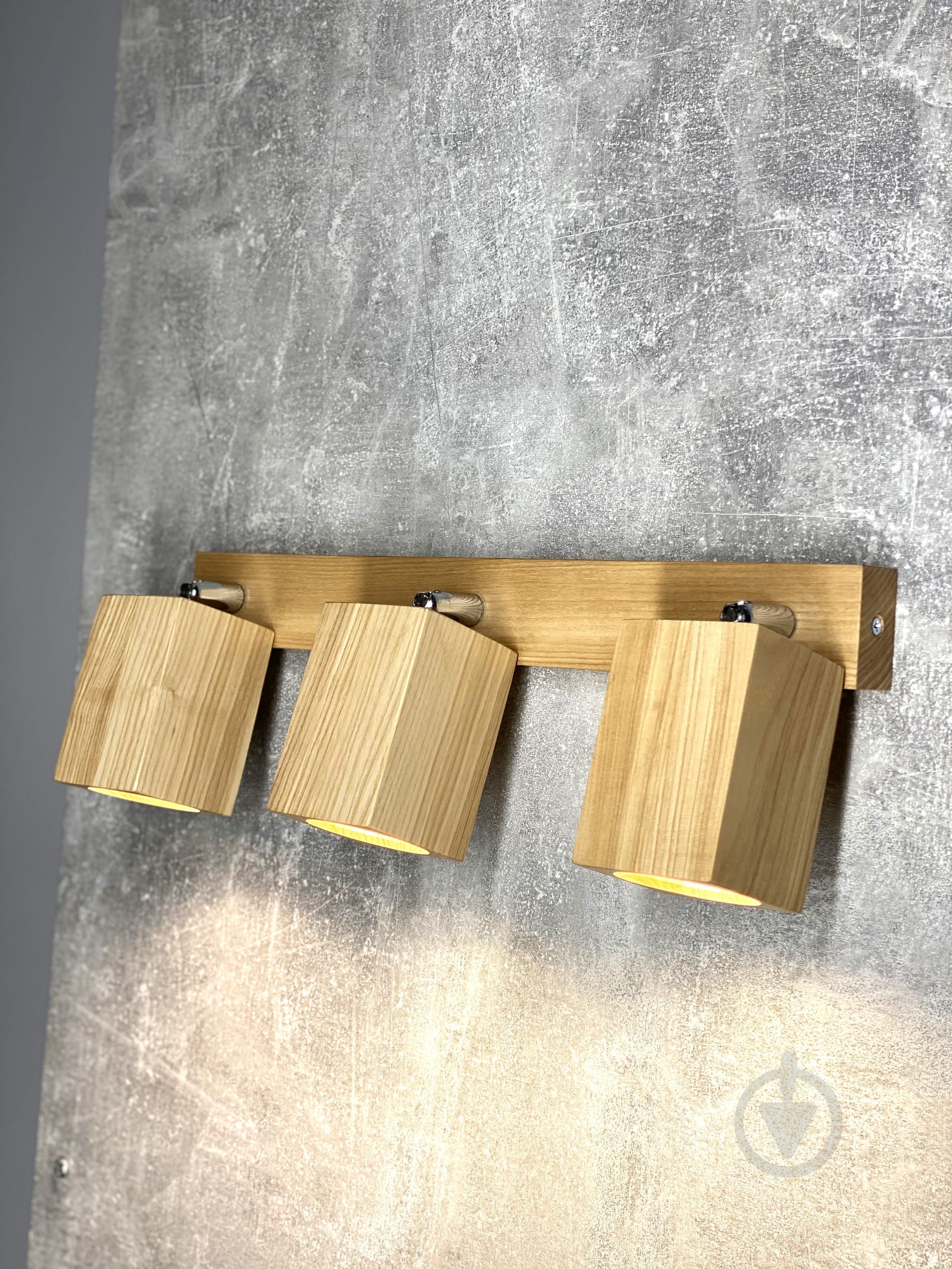 Спот Iterna Cube 3xGU10 ясень светлый LW0613 - фото 1 Спот Iterna Cube 3xGU10 ясень светлый LW0613 - фото 1