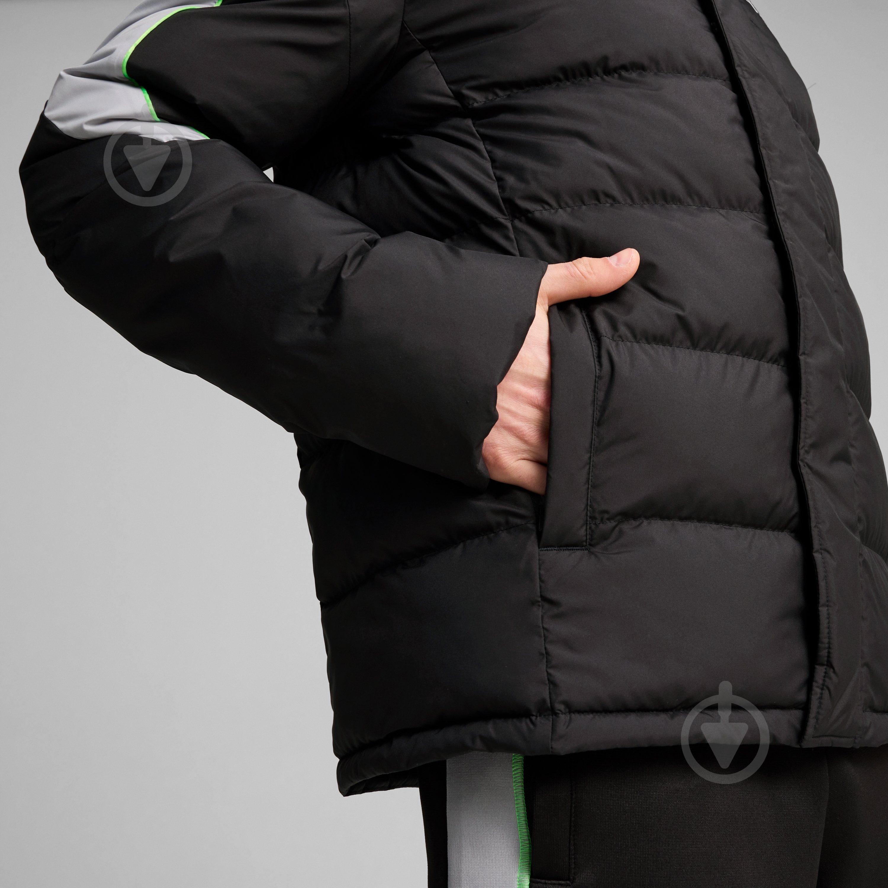 Пуховик мужской зимний Puma MAPF1 MT7+ ECOLITE PADDED JACKET 62731501 р.S черный - фото 7 Пуховик мужской зимний Puma MAPF1 MT7+ ECOLITE PADDED JACKET 62731501 р.S черный - фото 7