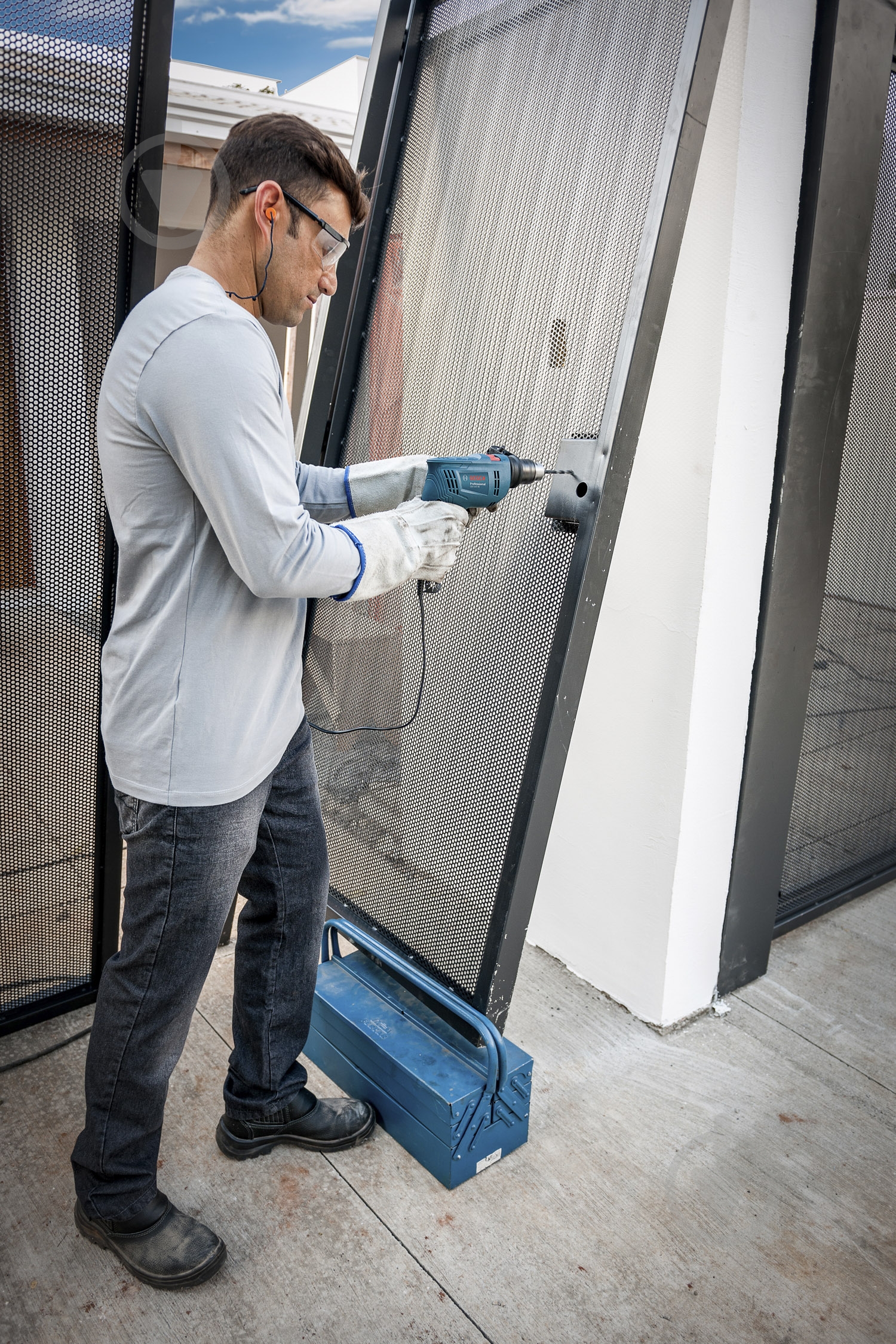 Дрель ударная с набором инструментов GSB 550 06011A1003 - фото 9