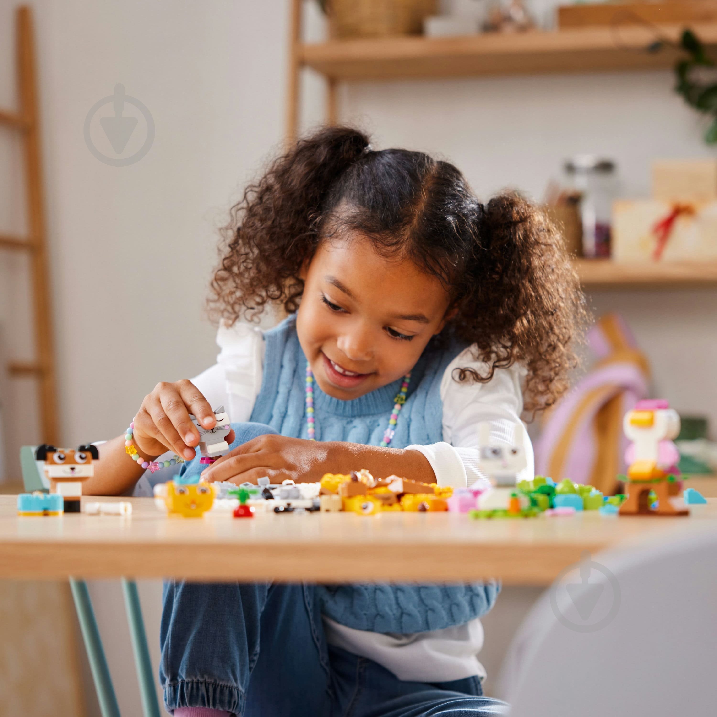 Конструктор LEGO Classic Творчі улюбленці 11034 - фото 3 Конструктор LEGO Classic Творчі улюбленці 11034 - фото 3