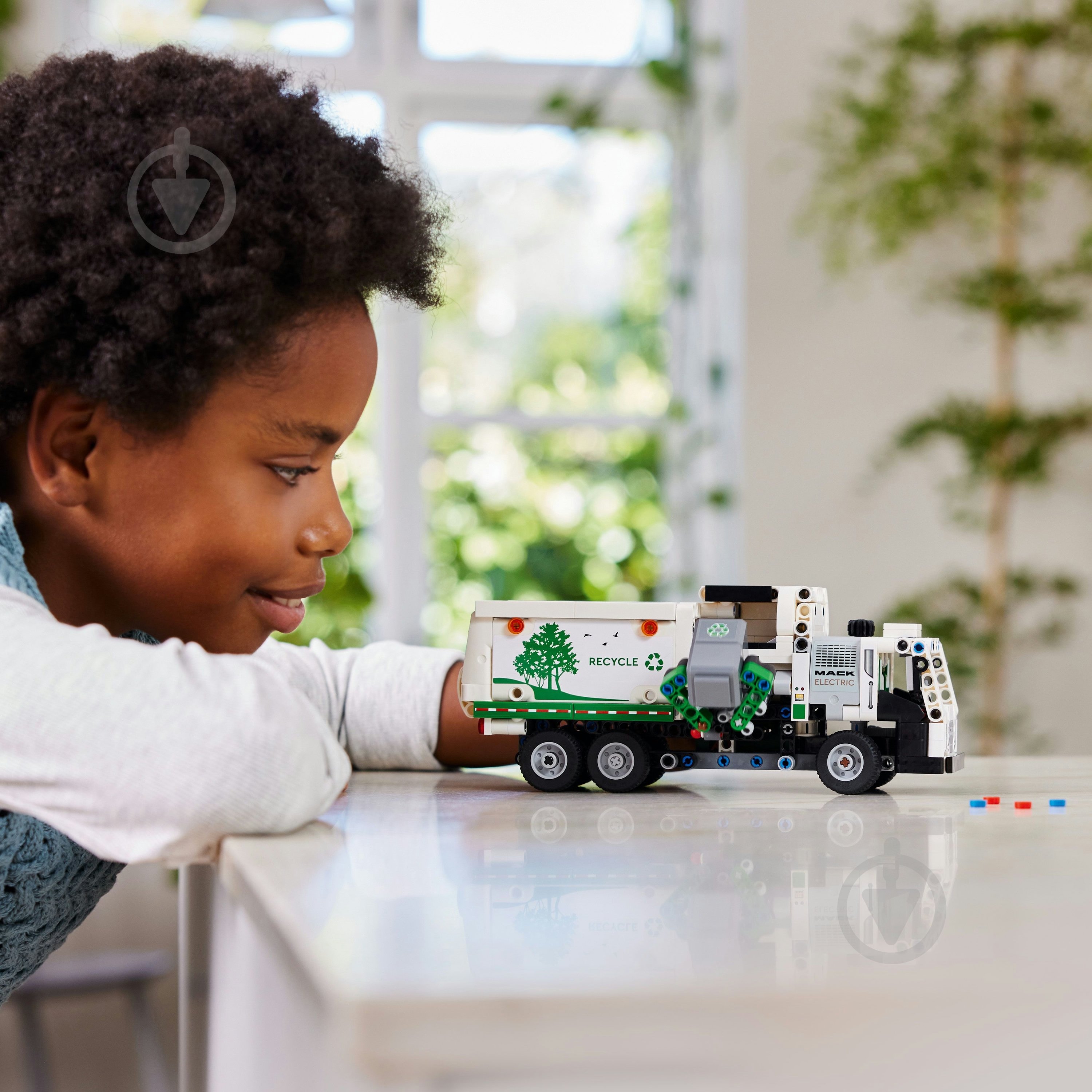 Конструктор LEGO Technic Сміттєвоз Mack® LR Electric 42167 - фото 5