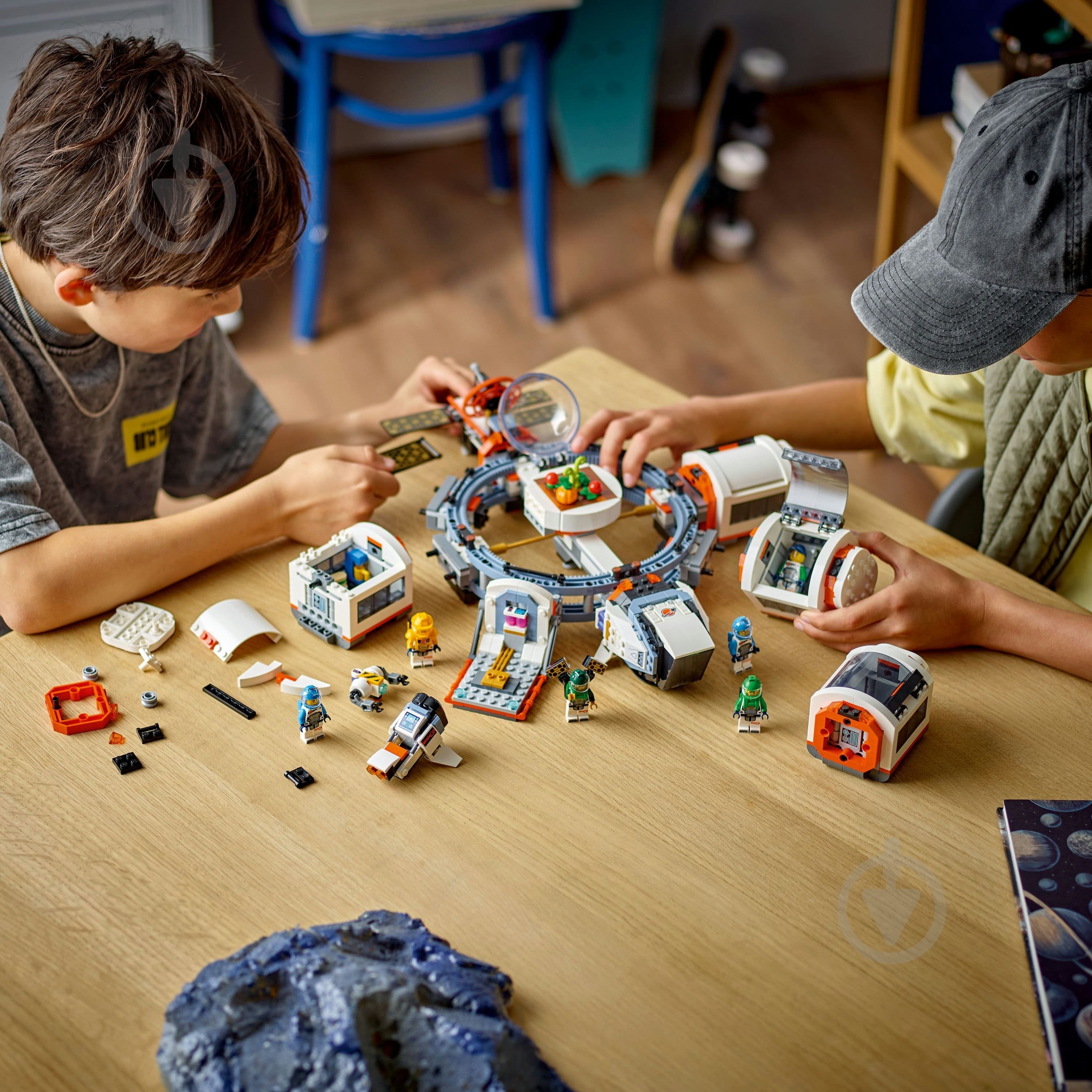 Конструктор LEGO City Модульна космічна станція 60433 - фото 5
