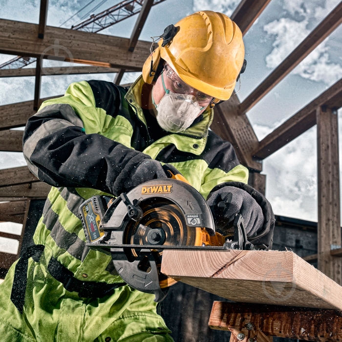 Пила дисковая DeWalt FleхVolt DCS576NT - фото 3 Пила дисковая DeWalt FleхVolt DCS576NT - фото 3