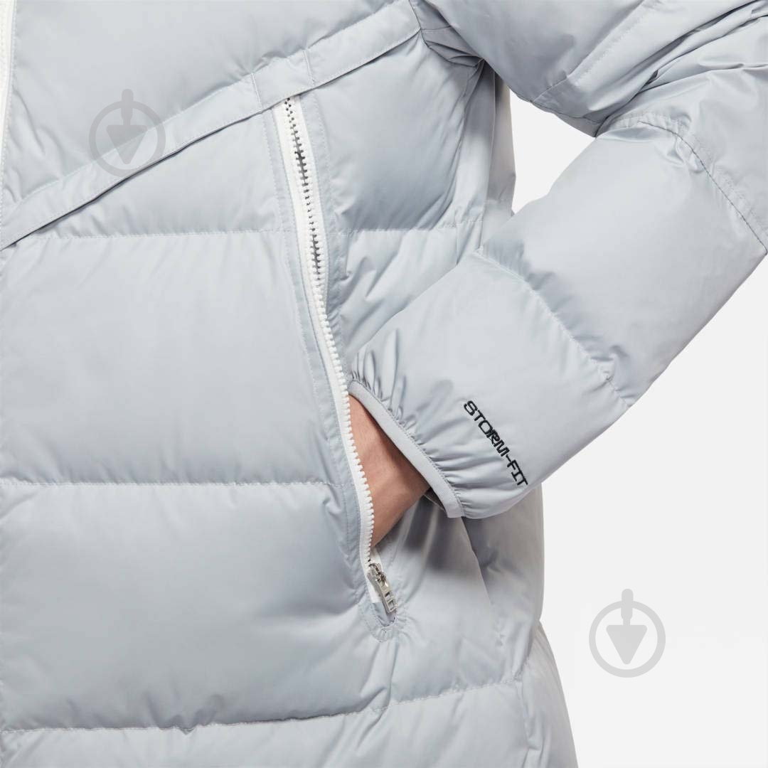 Куртка-парка чоловіча зимова Nike M NSW SF WINDRUNNER PARKA DD6788-077 р.2XL світло-сіра - фото 3