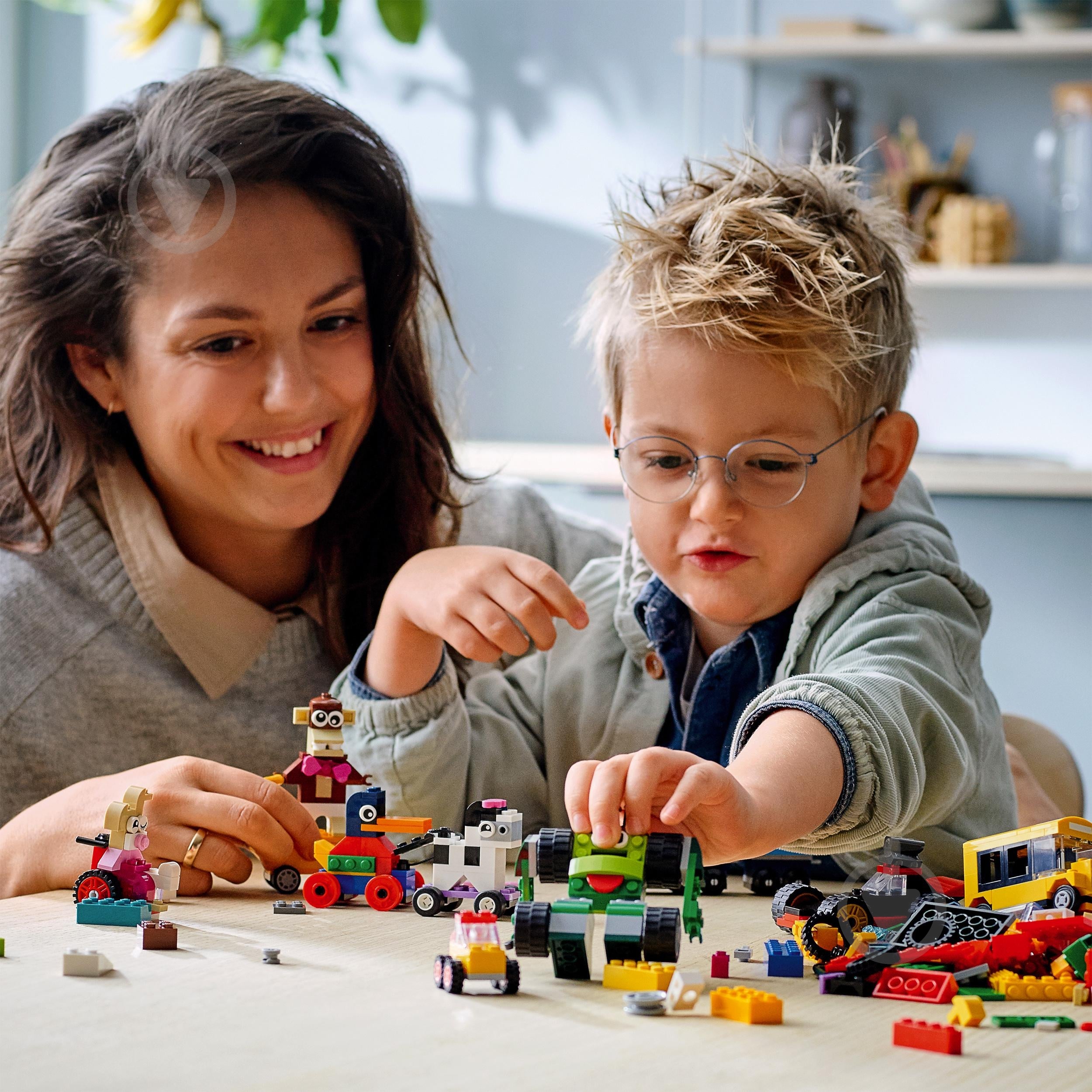 Конструктор LEGO Classic Кубики и колеса 11014 - фото 5 Конструктор LEGO Classic Кубики и колеса 11014 - фото 5