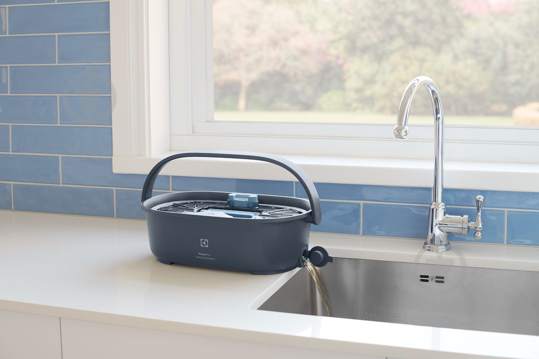 Станція очисна Electrolux PowerPro EPPCS2 для насадок вологого прибирання - фото 7