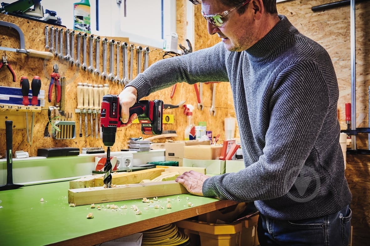 Шуруповерт акумуляторний Einhell TE-CD 18/40 Li BL 2.5 Ah 4513997 Set2 - фото 4 Шуруповерт акумуляторний Einhell TE-CD 18/40 Li BL 2.5 Ah 4513997 Set2 - фото 4