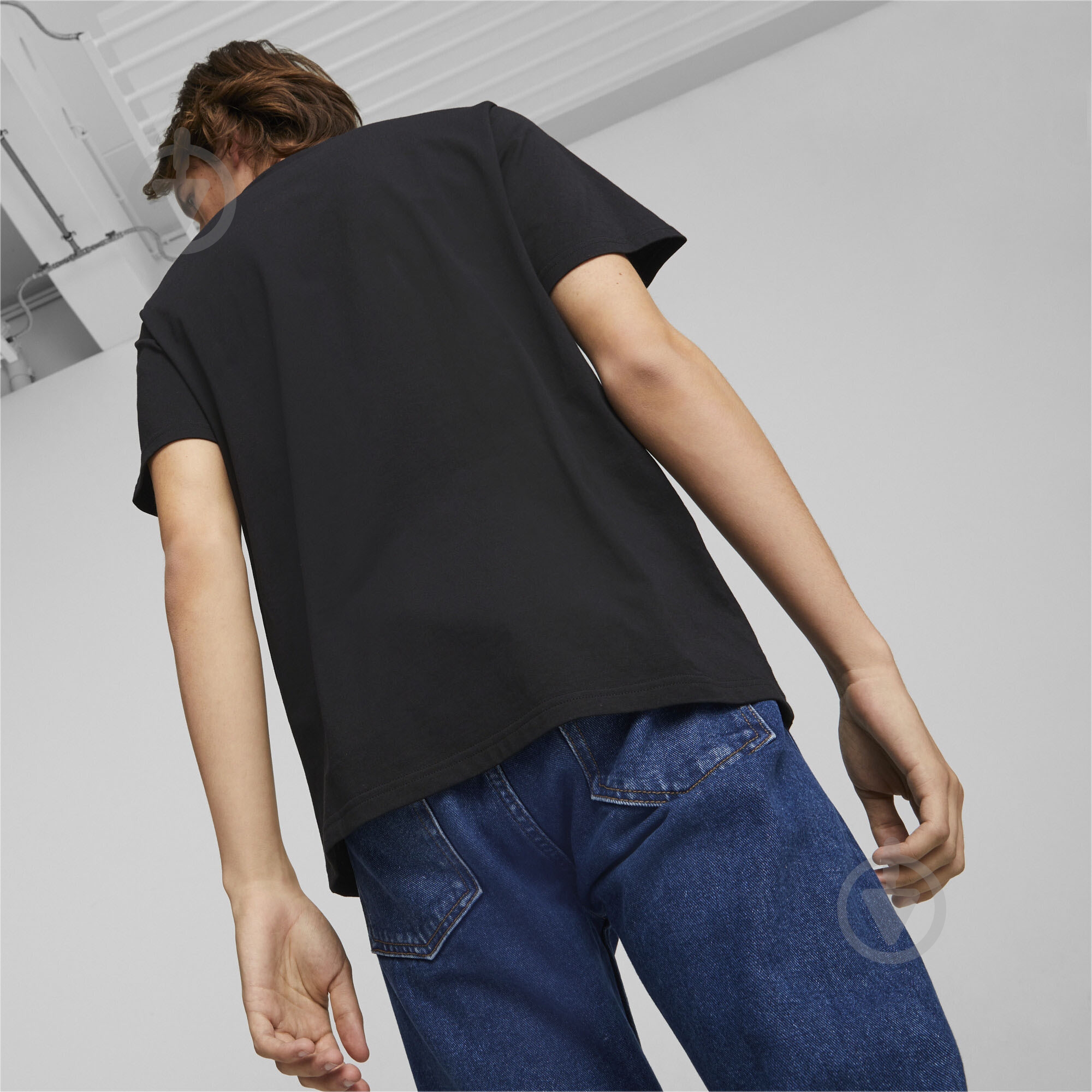Футболка Puma CLASSICS SMALL LOGO TEE 53558701 р.M черный - фото 4 Футболка Puma CLASSICS SMALL LOGO TEE 53558701 р.M черный - фото 4