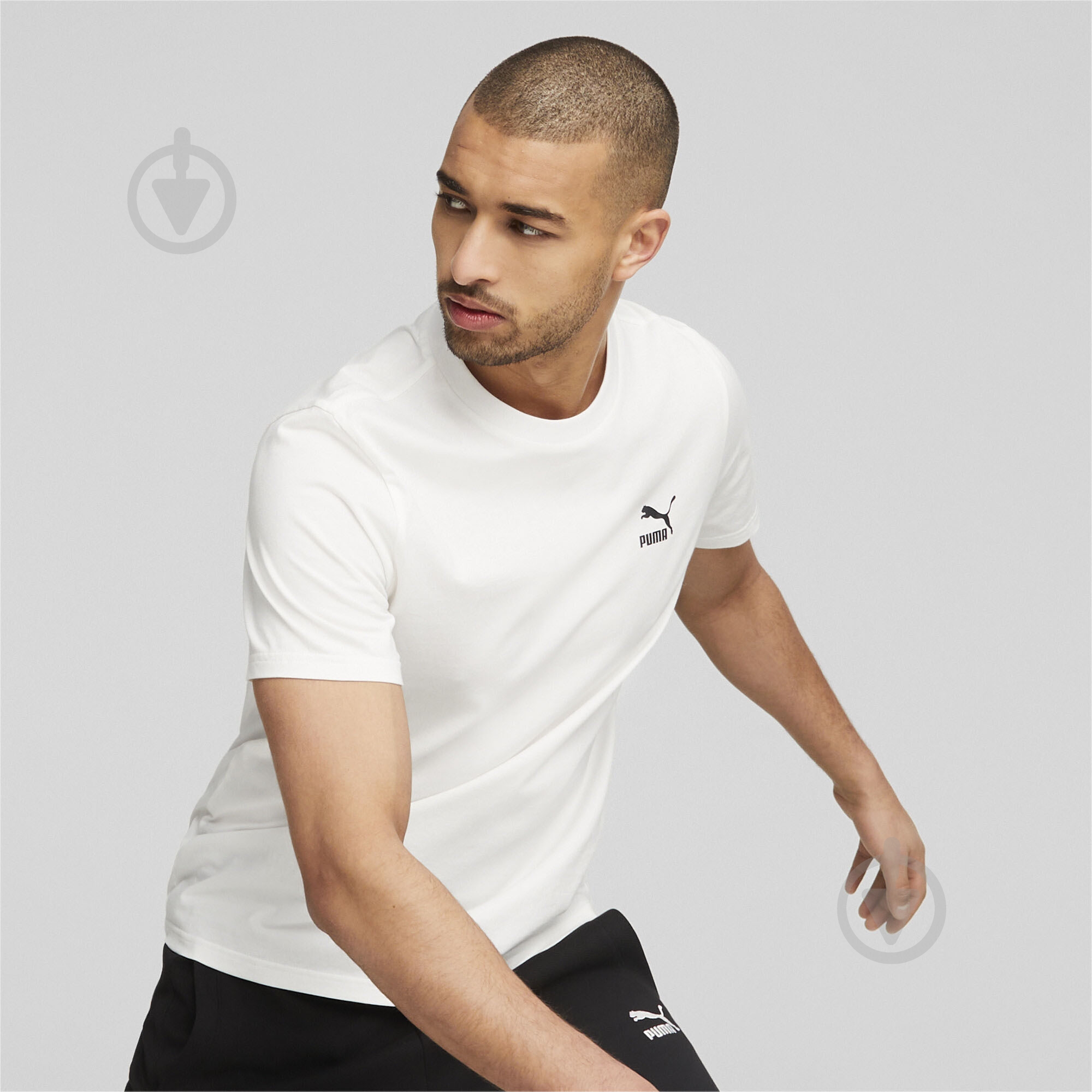 Футболка Puma CLASSICS SMALL LOGO TEE 53558702 р.L белый - фото 3 Футболка Puma CLASSICS SMALL LOGO TEE 53558702 р.L белый - фото 3