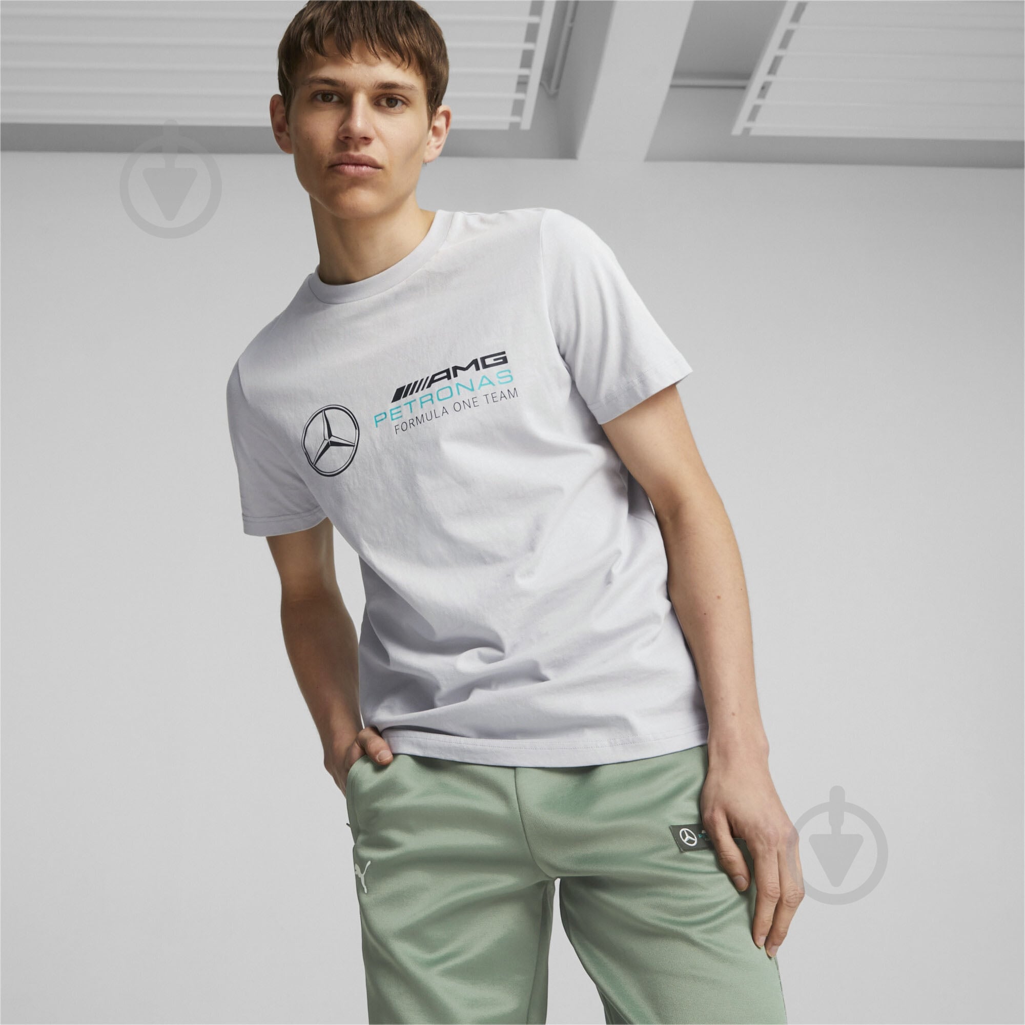 Футболка Puma MAPF1 ESS LOGO TEE 62116502 р.XL серый - фото 3 Футболка Puma MAPF1 ESS LOGO TEE 62116502 р.XL серый - фото 3