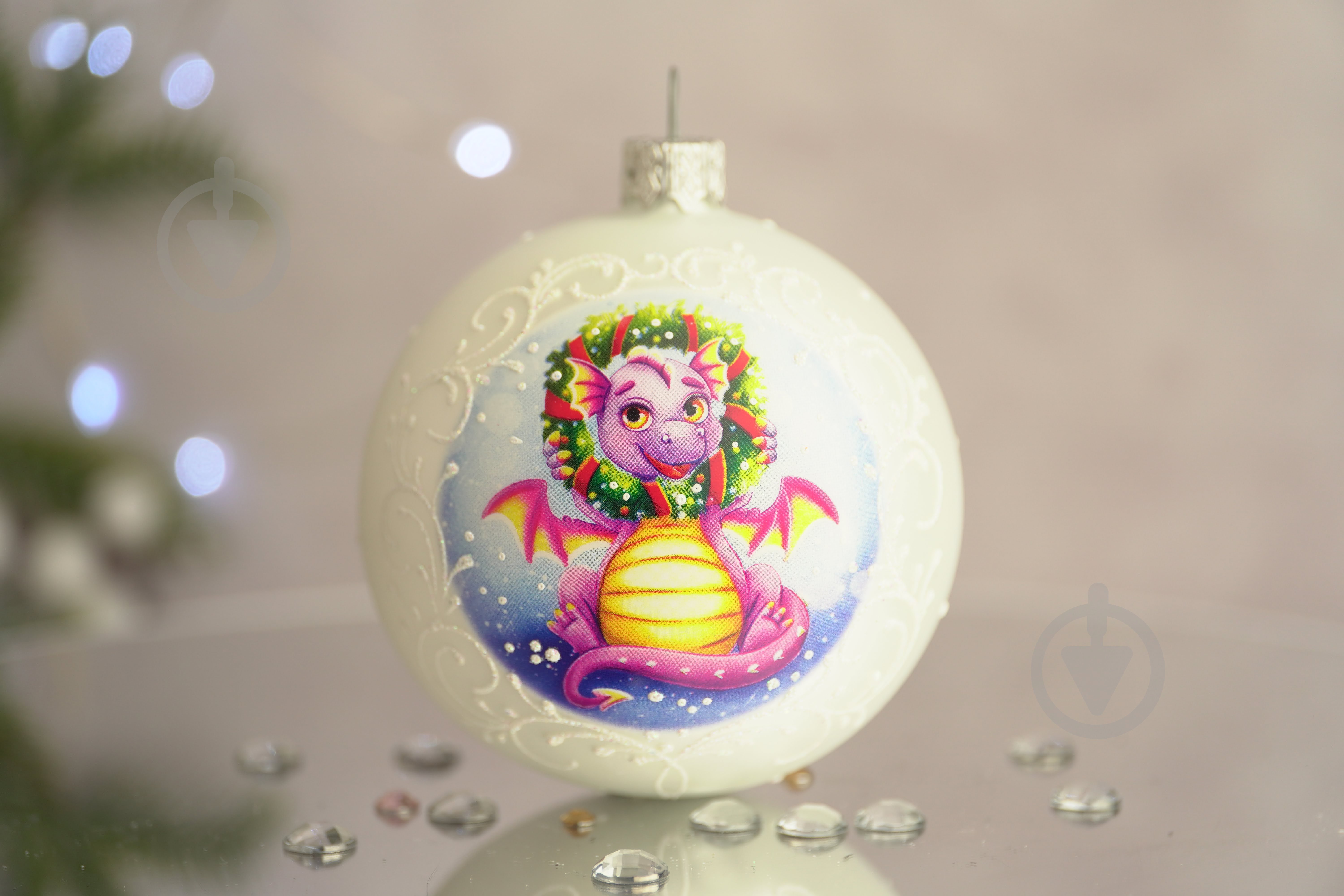 Куля ялинкова Дракон. Красуня d 85 мм білий 4820001112580 - фото 1 Куля ялинкова Дракон. Красуня d 85 мм білий 4820001112580 - фото 1