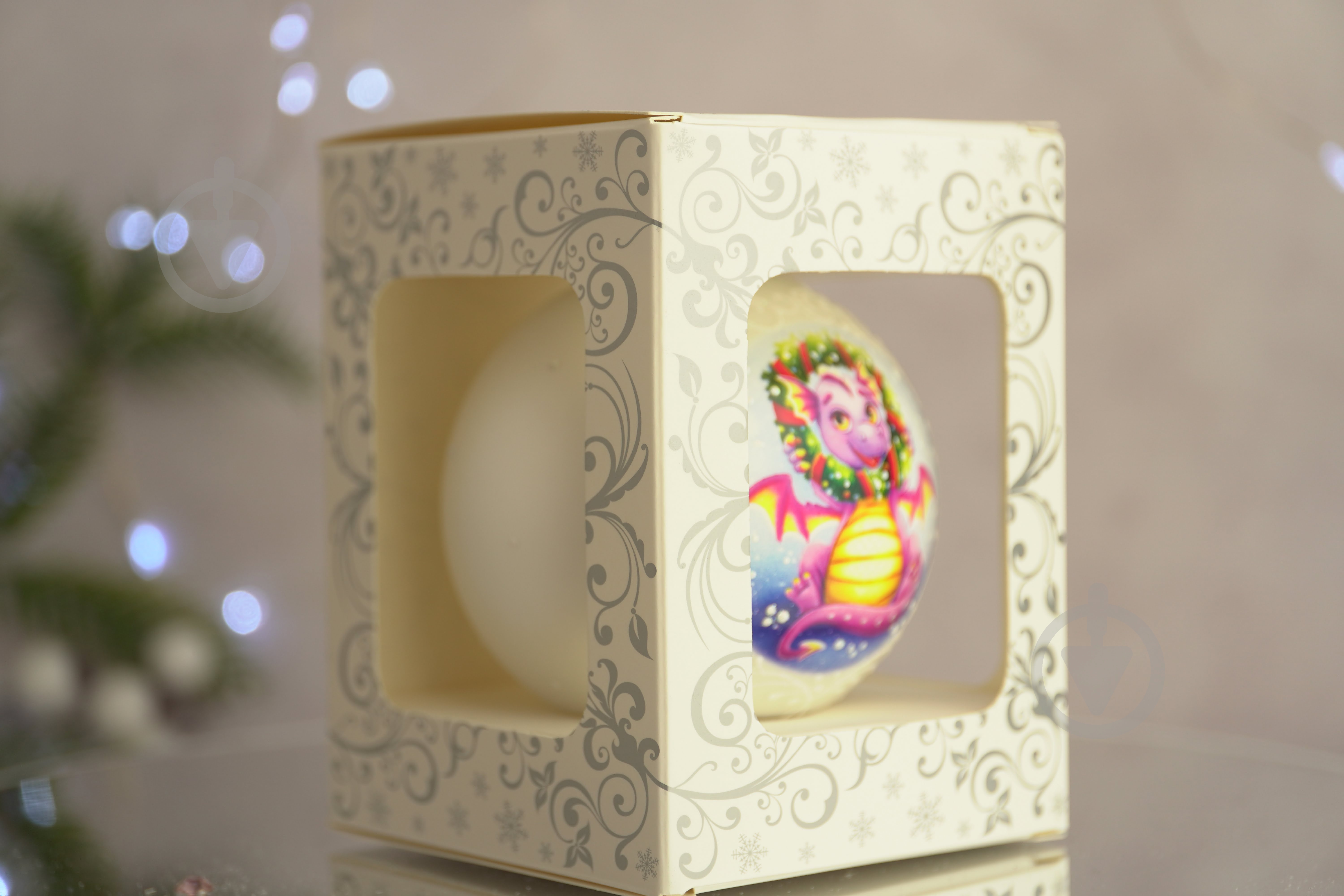 Куля ялинкова Дракон. Красуня d 85 мм білий 4820001112580 - фото 5 Куля ялинкова Дракон. Красуня d 85 мм білий 4820001112580 - фото 5