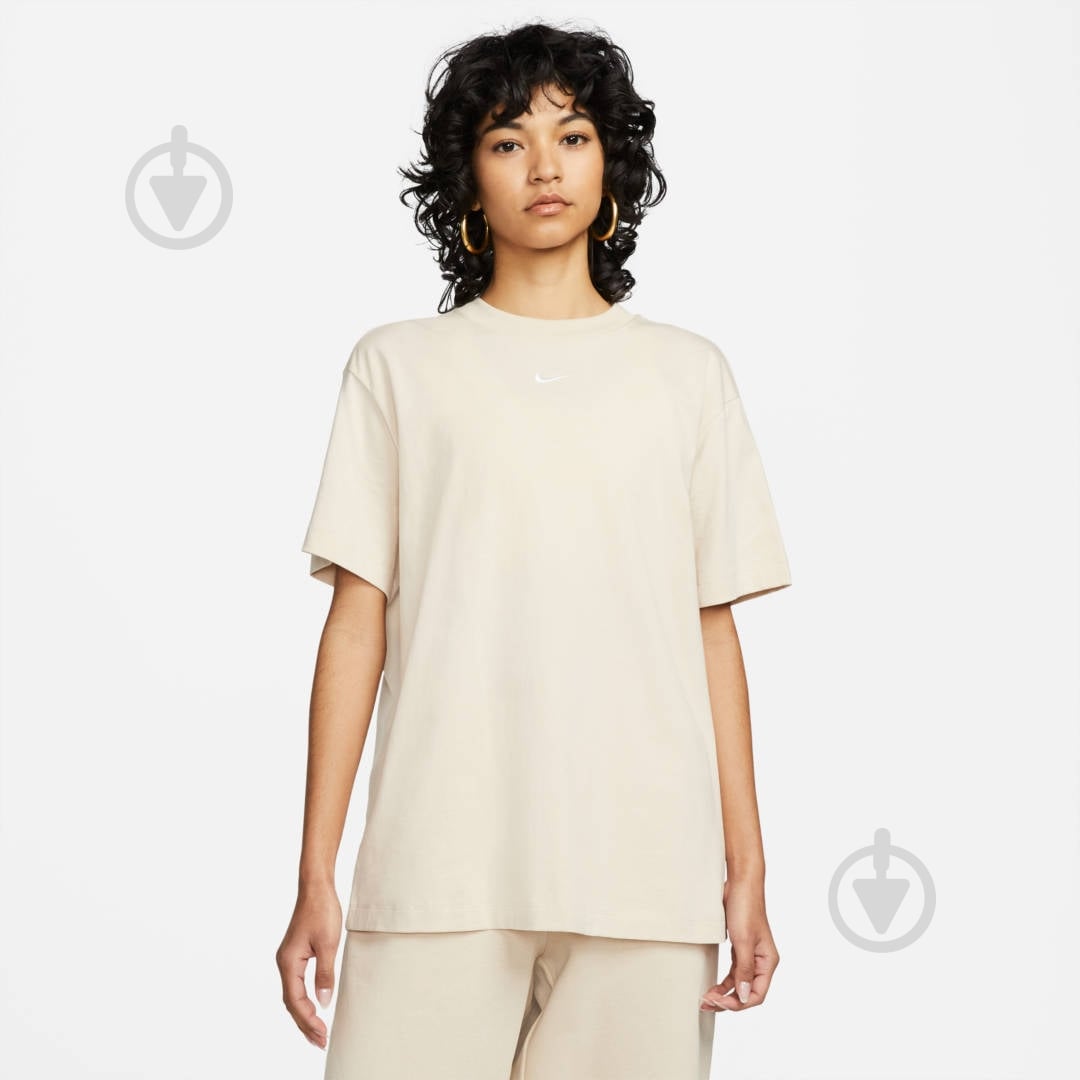 Футболка Nike DN5697-126 р.M бежевый - фото 1
