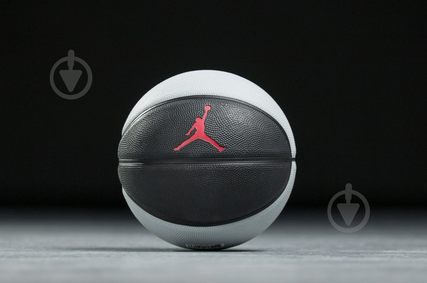 Баскетбольный мяч Nike Jordan Skills J.000.1884.041 р. 3 черный с серым - фото 2 Баскетбольный мяч Nike Jordan Skills J.000.1884.041 р. 3 черный с серым - фото 2