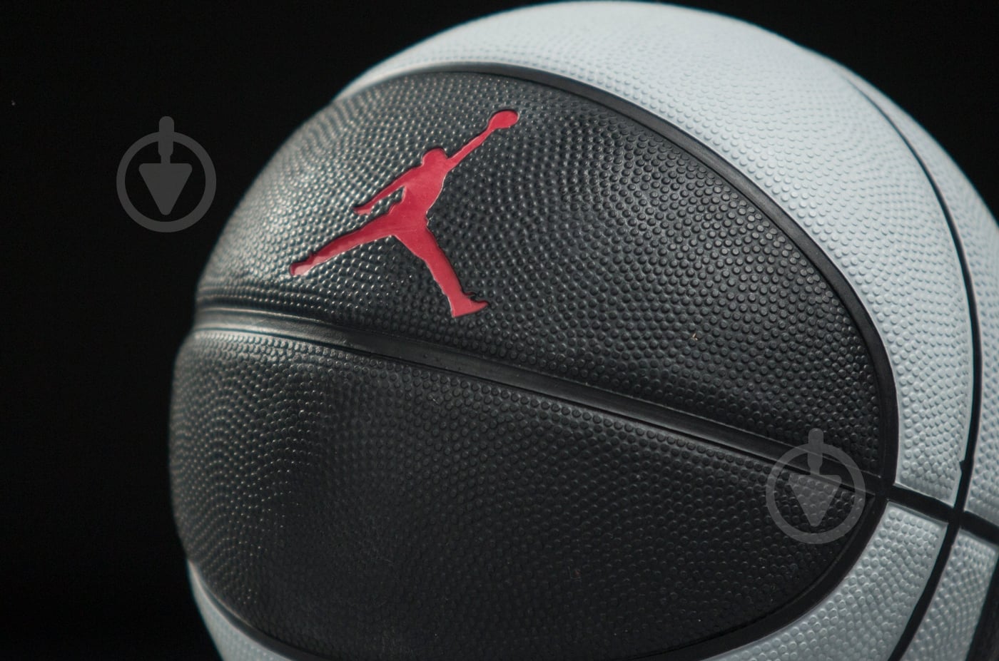 Баскетбольный мяч Nike Jordan Skills J.000.1884.041 р. 3 черный с серым - фото 3 Баскетбольный мяч Nike Jordan Skills J.000.1884.041 р. 3 черный с серым - фото 3