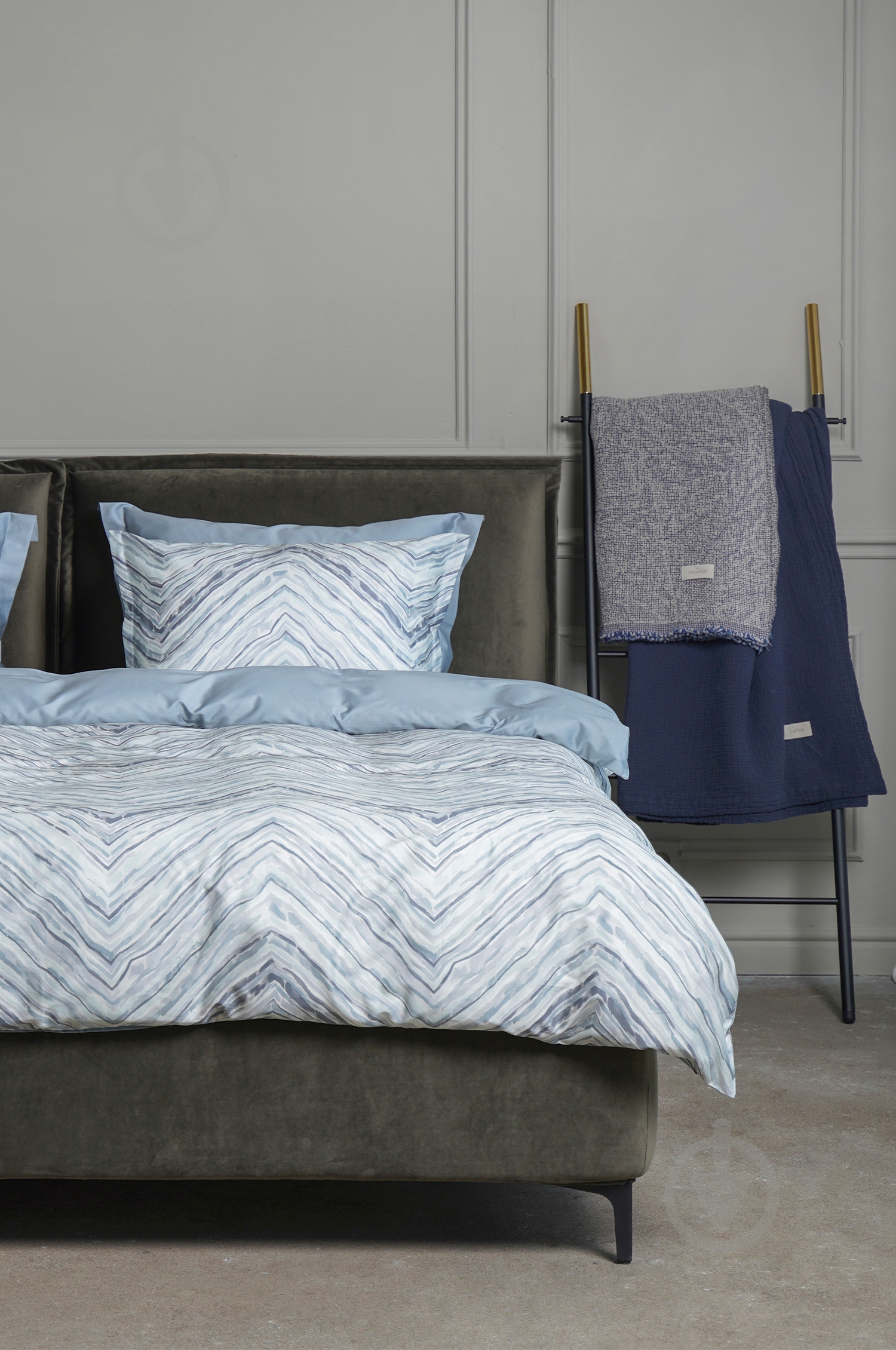 Комплект постельного белья Novel Dunes семейный голубой с рисунком Decoflux - фото 2 Комплект постельного белья Novel Dunes семейный голубой с рисунком Decoflux - фото 2