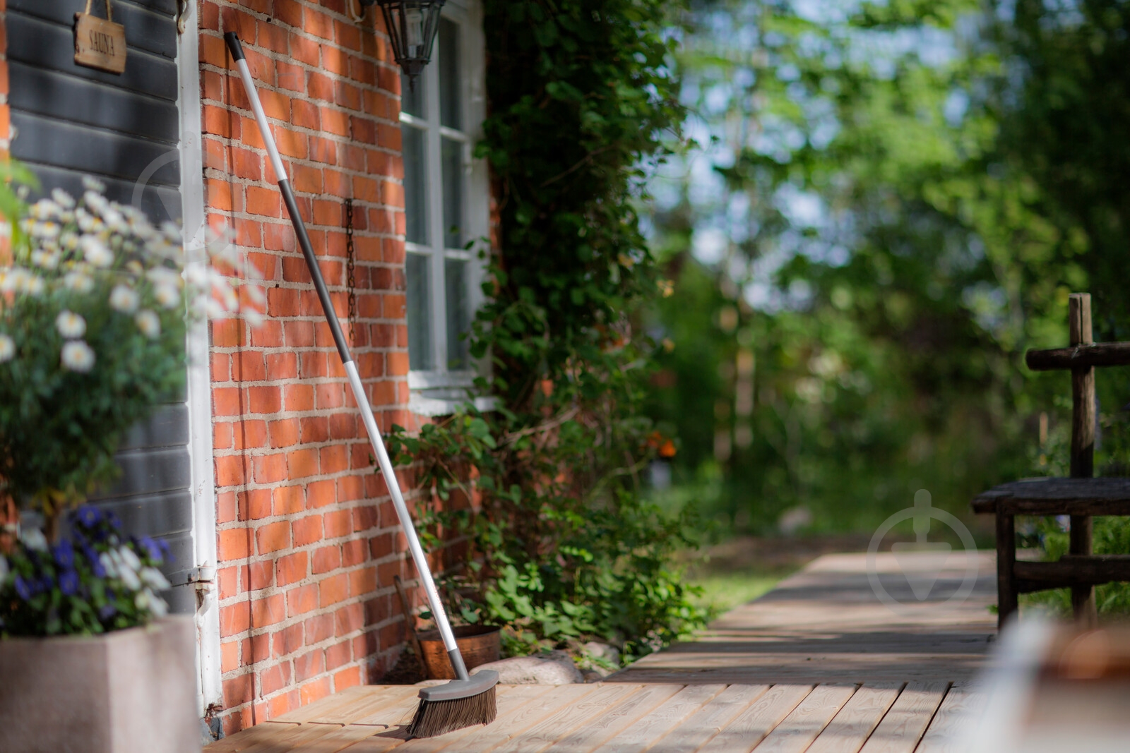 Метла Fiskars Light Patio Broom - фото 5