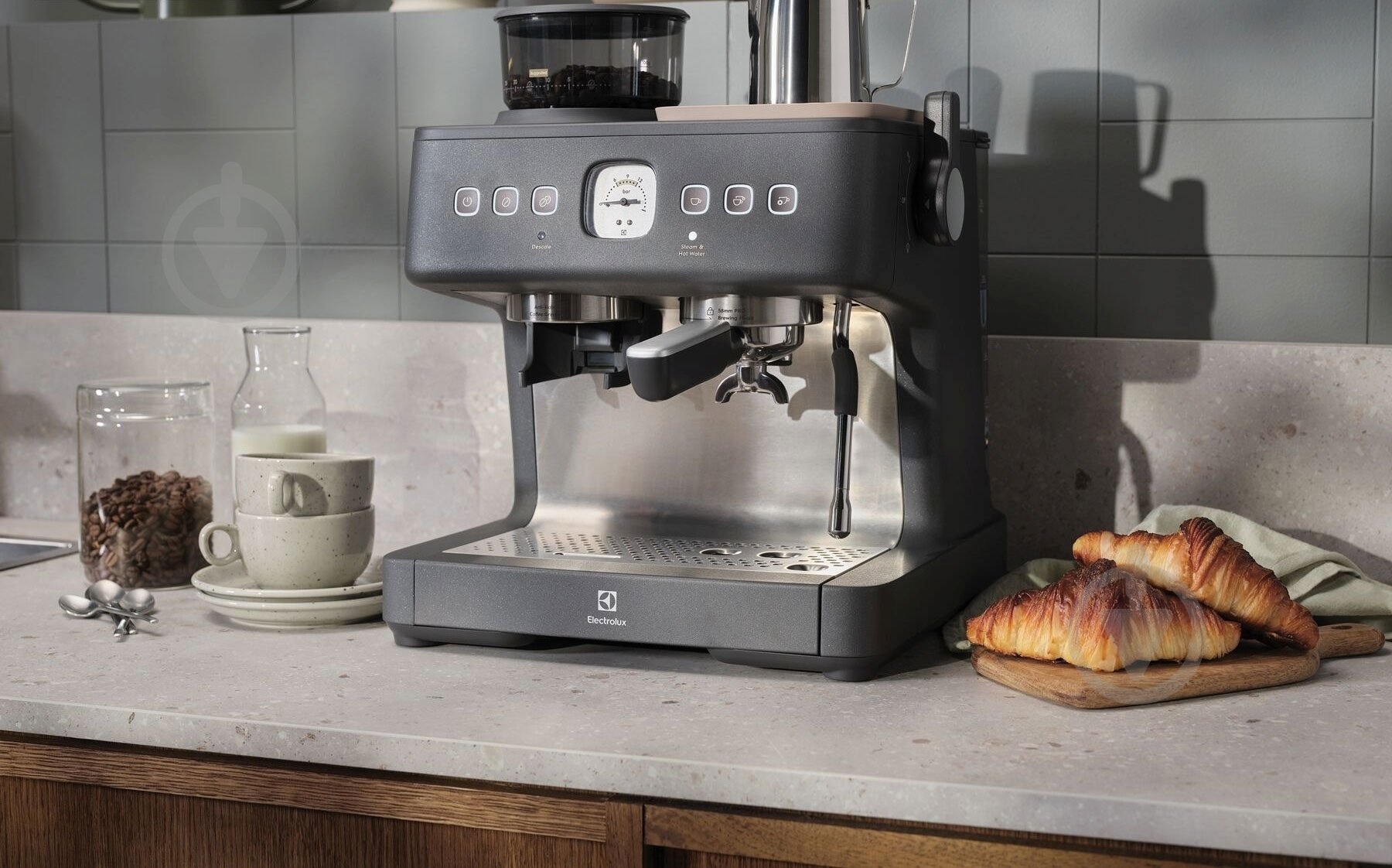 Кофеварка рожковая Electrolux E8EC1-8BP - фото 12