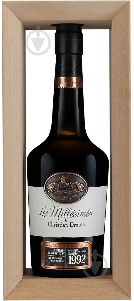 Кальвадос Christian Drouin Coeur de Lion Pays d'Auge 1992 дерев'яна коробка 0,7 л - фото 1 Кальвадос Christian Drouin Coeur de Lion Pays d'Auge 1992 дерев'яна коробка 0,7 л - фото 1