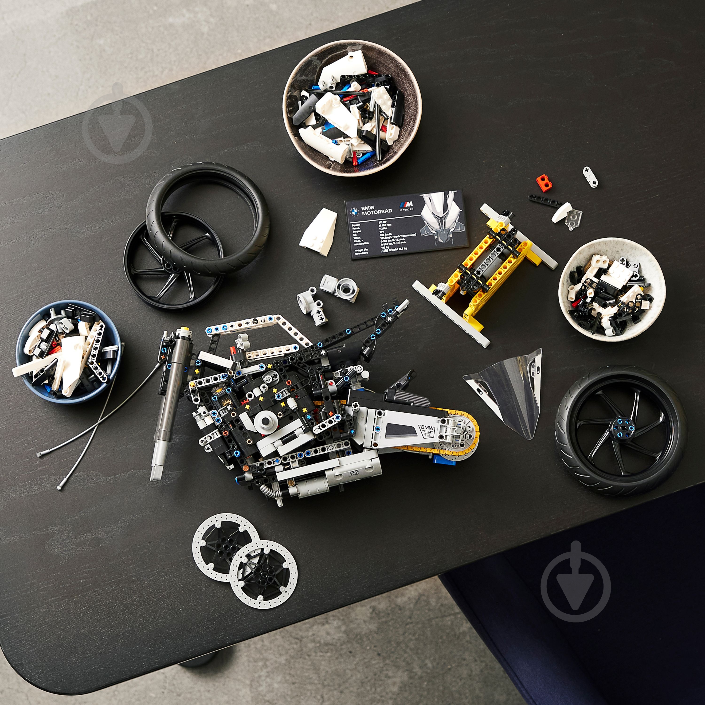 Конструктор LEGO Technic BMW M 1000 RR 42130 - фото 4