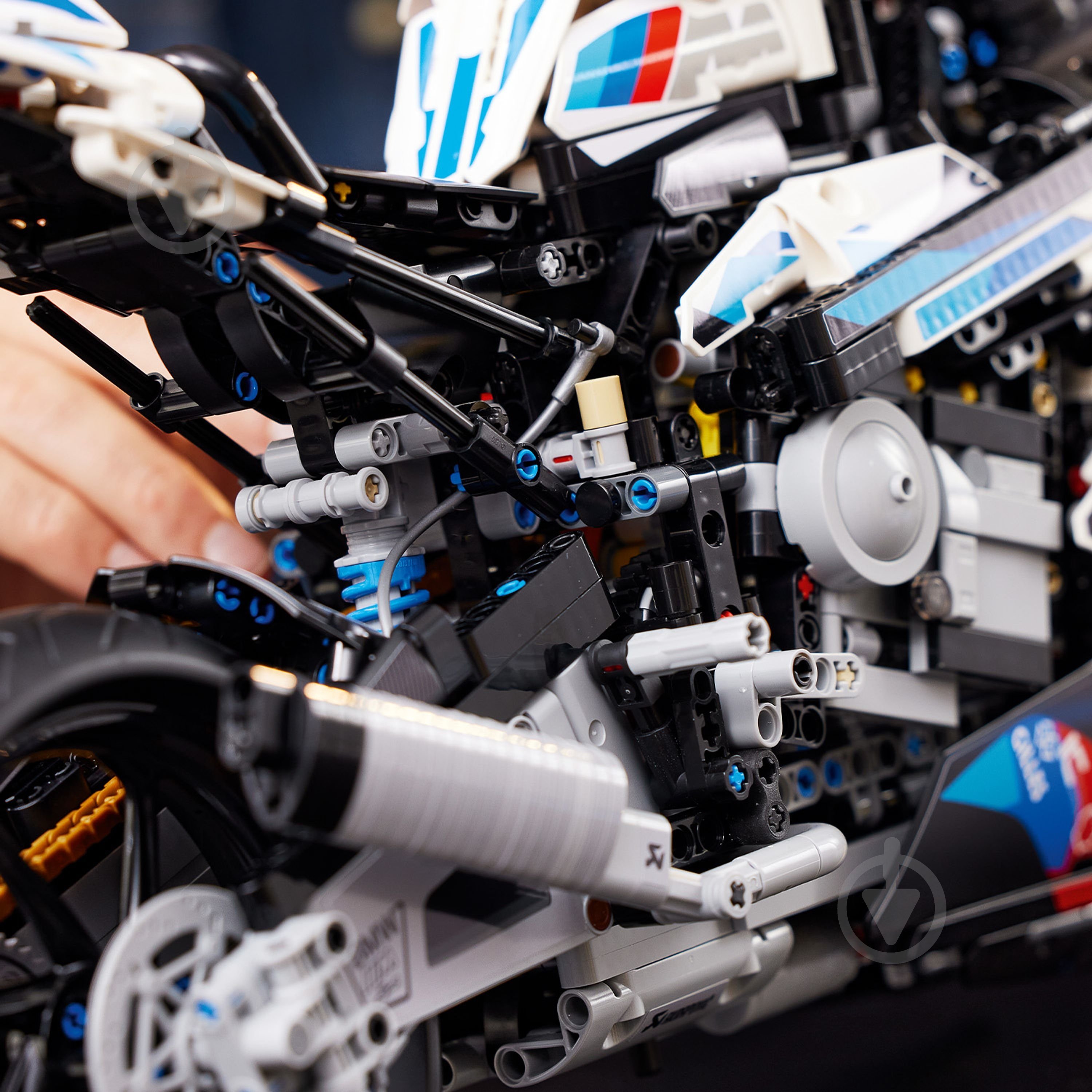 Конструктор LEGO Technic BMW M 1000 RR 42130 - фото 7