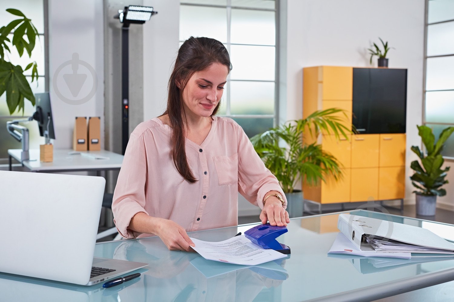 Дырокол B220 синий Novus - фото 2