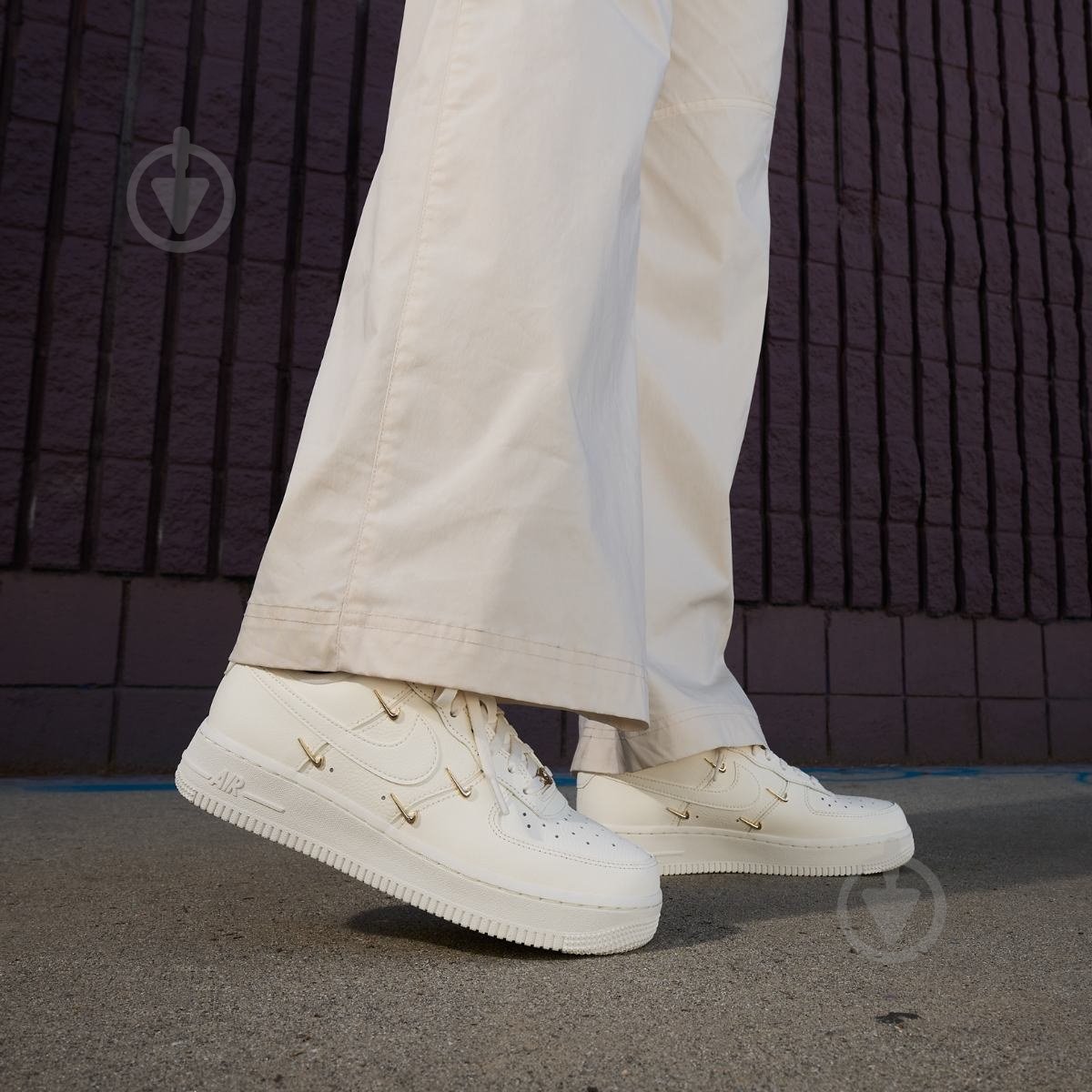 Кроссовки женские демисезонные Nike WMNS AIR FORCE 1 '07 LX CN CN FV3654-111 р.37,5 бежевые - фото 9 Кроссовки женские демисезонные Nike WMNS AIR FORCE 1 '07 LX CN CN FV3654-111 р.37,5 бежевые - фото 9