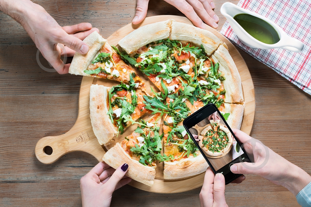 Доска сервировочная Wilmax з ручкою 34 см WL-771099/А - фото 4 Доска сервировочная Wilmax з ручкою 34 см WL-771099/А - фото 4