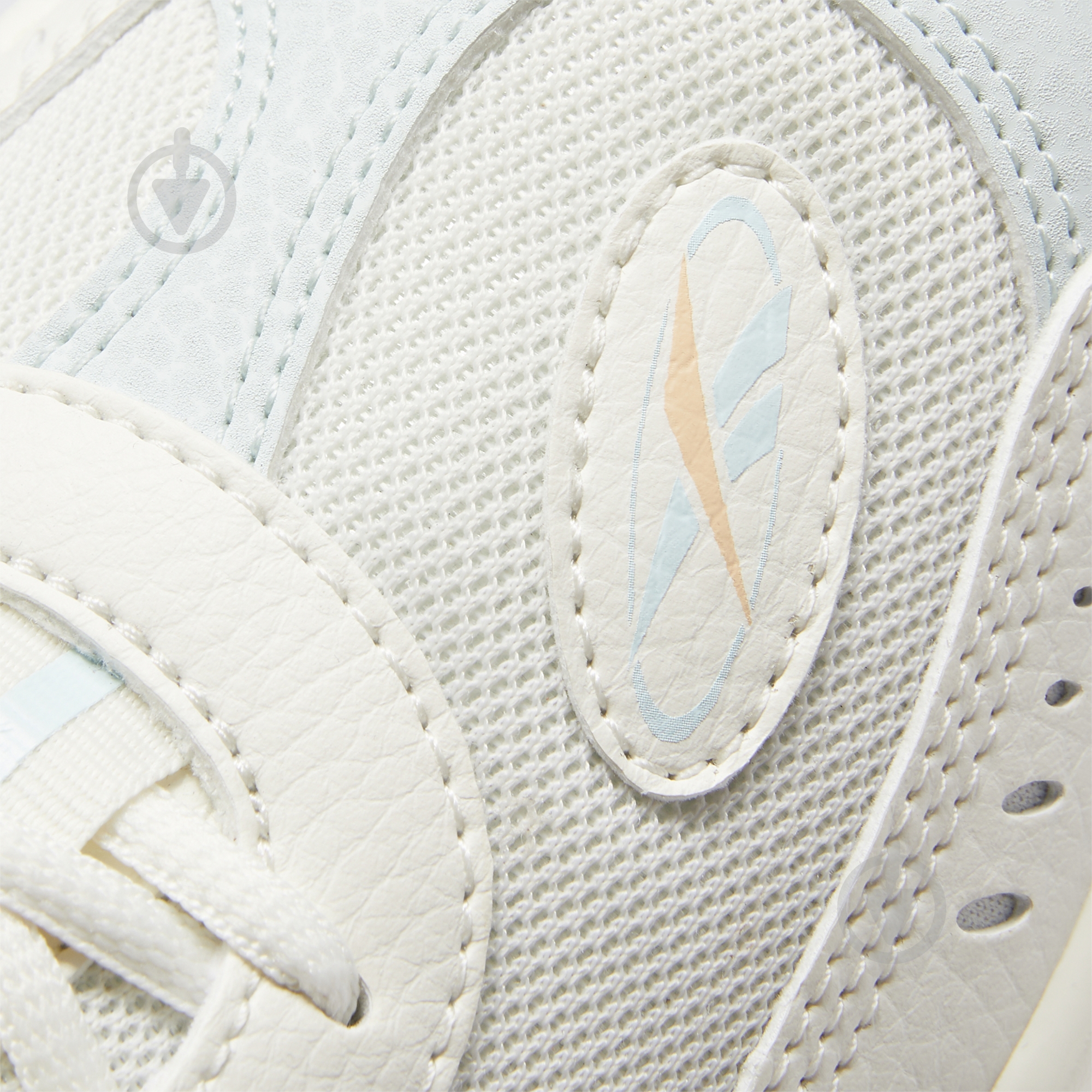 Кросівки жіночі демісезонні Reebok REEBOK VECTOR RUNNER FY6516 р.37,5 білі - фото 9